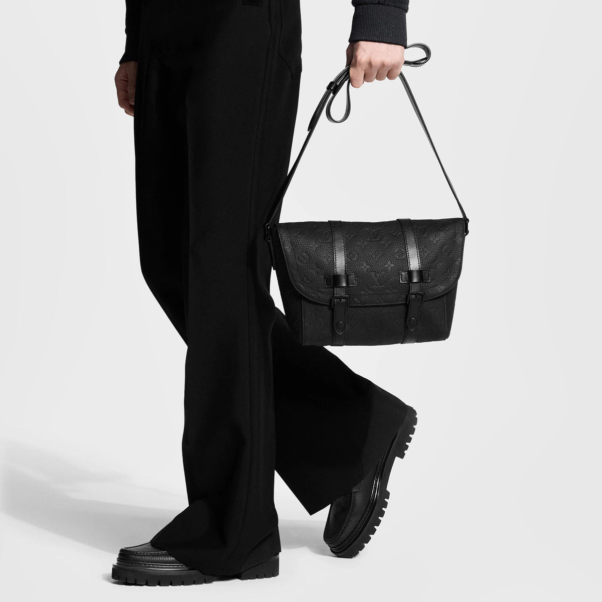 Christopher Messenger Bag Monogram Taurillon Shoes