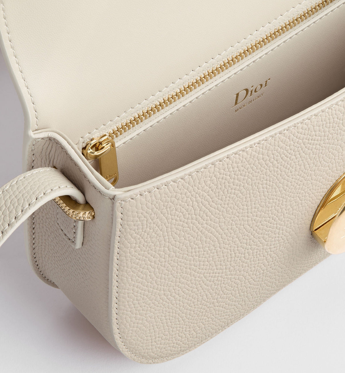 Small Médaillon Flap Luxury Handbag With Grained Calfskin And Médaillon Clasp