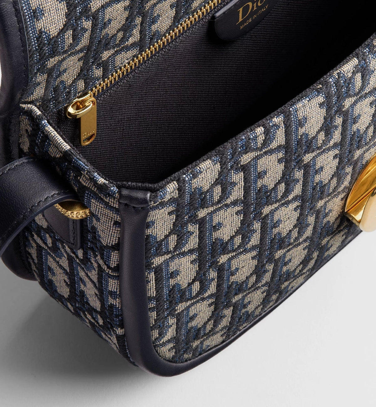 Medium Médaillon Flap Bag