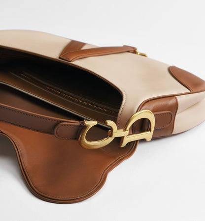 Medium Saddle Luxury Handbag With Two-Tone Trench And Marron Bobby Calfskin And Strap