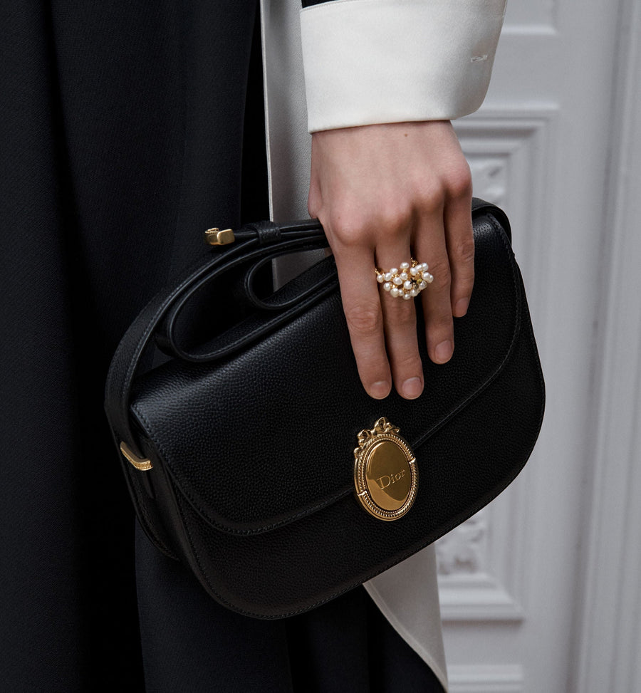 Medium Médaillon Flap Luxury Handbag With Grained Calfskin And Signature Clasp