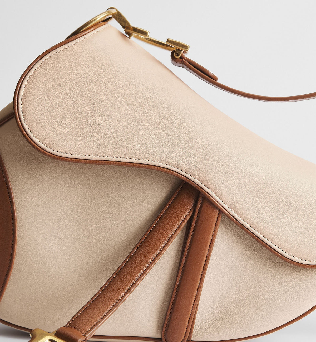 Medium Saddle Luxury Handbag With Two-Tone Trench And Marron Bobby Calfskin And Strap
