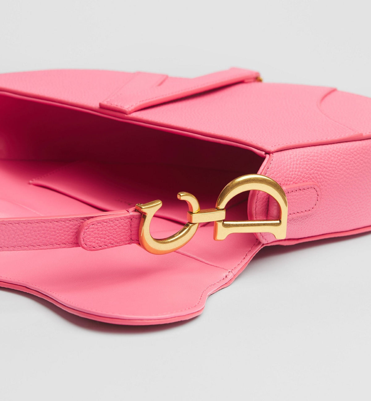 Small Saddle Luxury Handbag With Fraise Grained Calfskin And Strap