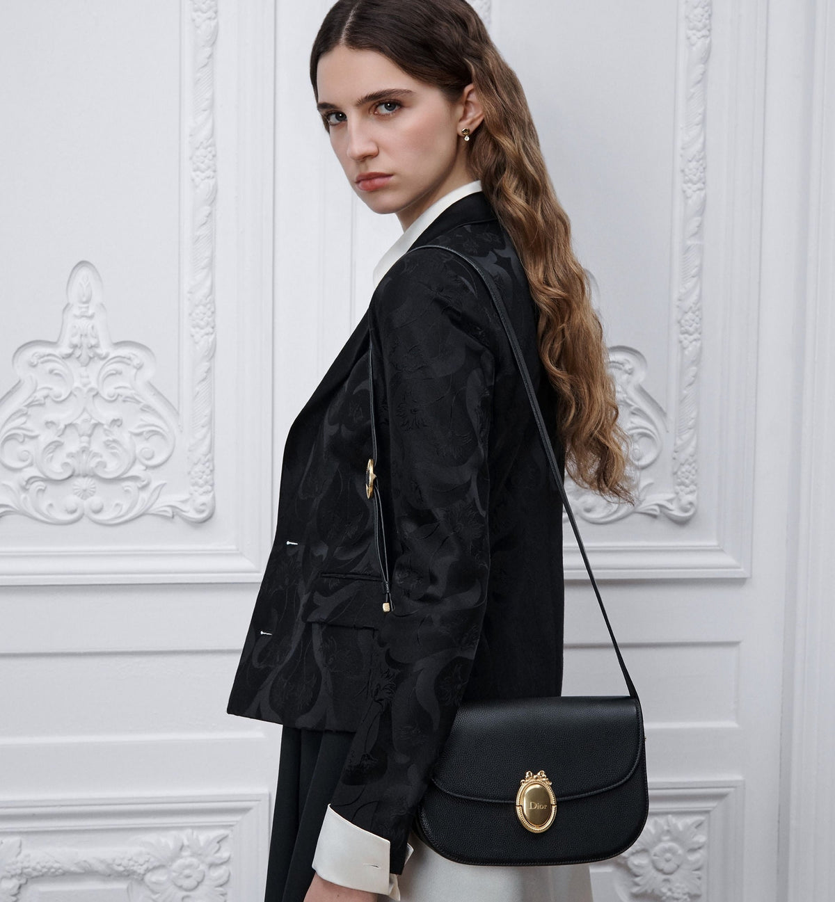 Medium Médaillon Flap Luxury Handbag With Grained Calfskin And Signature Clasp