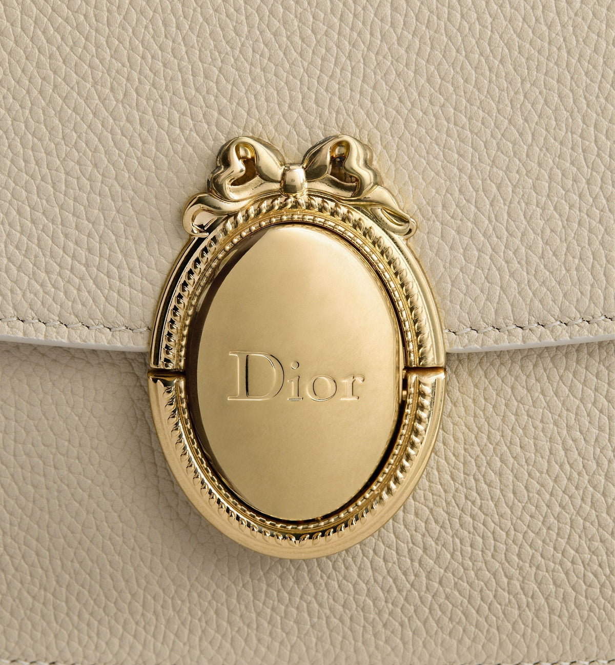 Small Médaillon Flap Luxury Handbag With Grained Calfskin And Médaillon Clasp