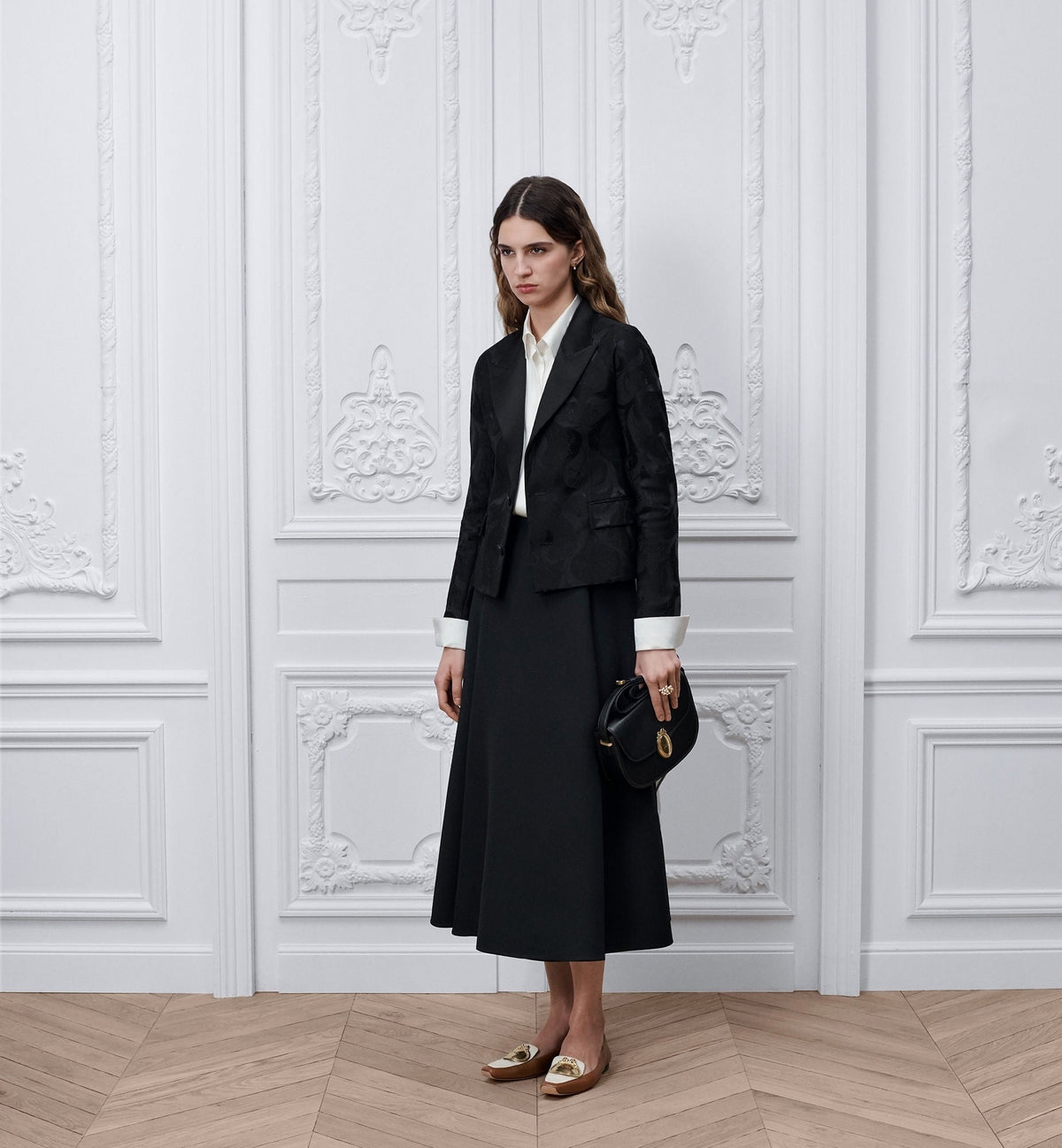 Medium Médaillon Flap Luxury Handbag With Grained Calfskin And Signature Clasp