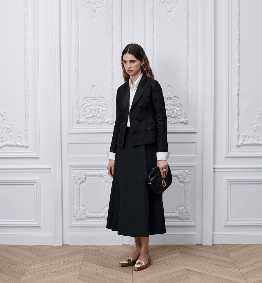 Medium Médaillon Flap Luxury Handbag With Grained Calfskin And Signature Clasp