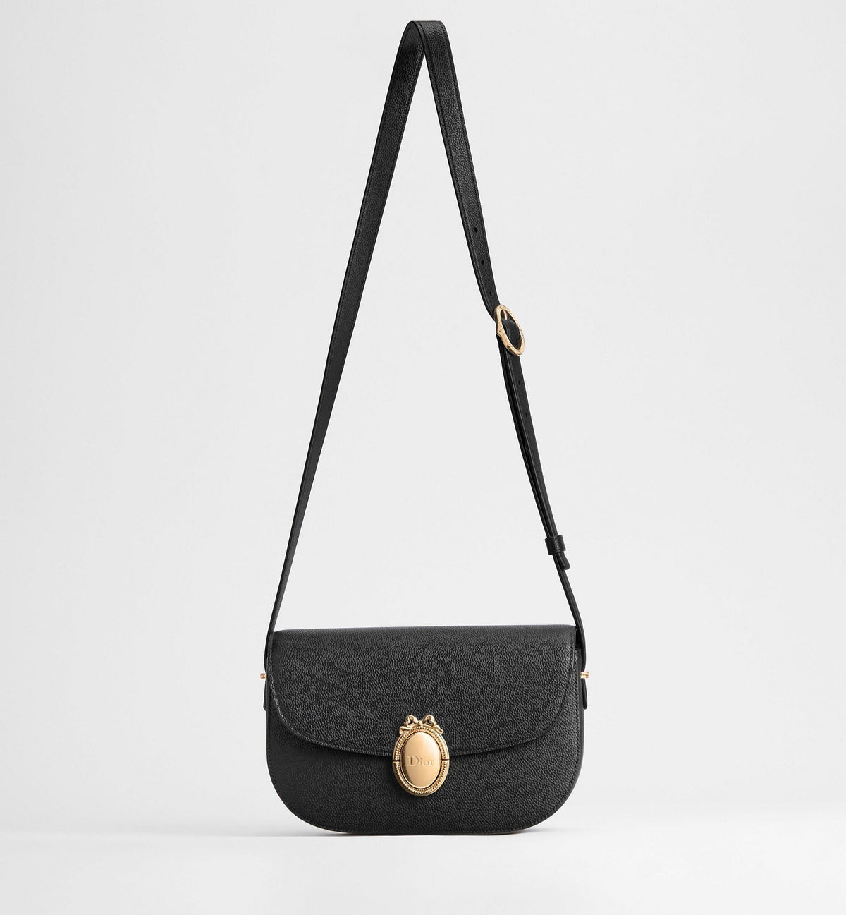 Medium Médaillon Flap Luxury Handbag With Grained Calfskin And Signature Clasp