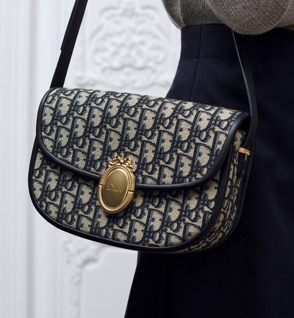 Medium Médaillon Flap Luxury Handbag With Blue Jacquard And Signature Clasp