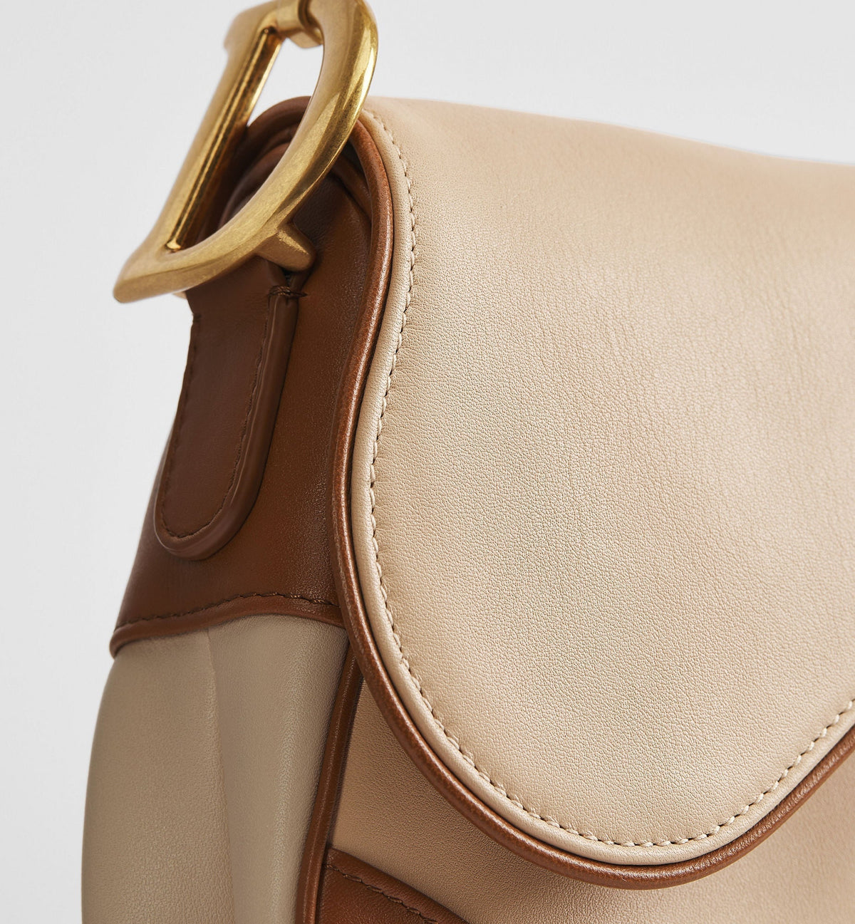 Medium Saddle Luxury Handbag With Two-Tone Trench And Marron Bobby Calfskin And Strap