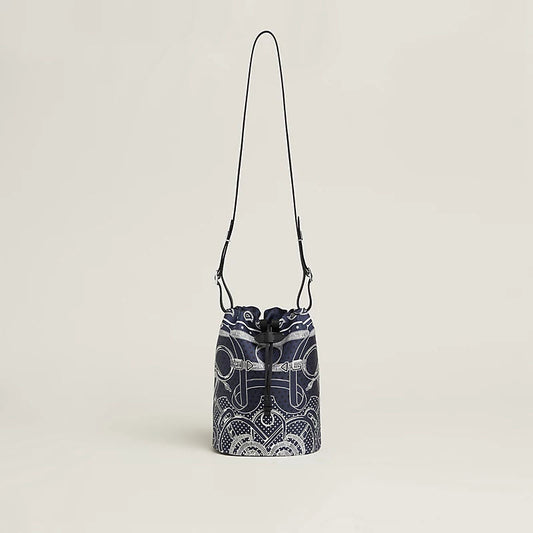 Lassoie Luxury Handbag With Eperon D'Or Bandana And Swift Calfskin Drawstring Closure