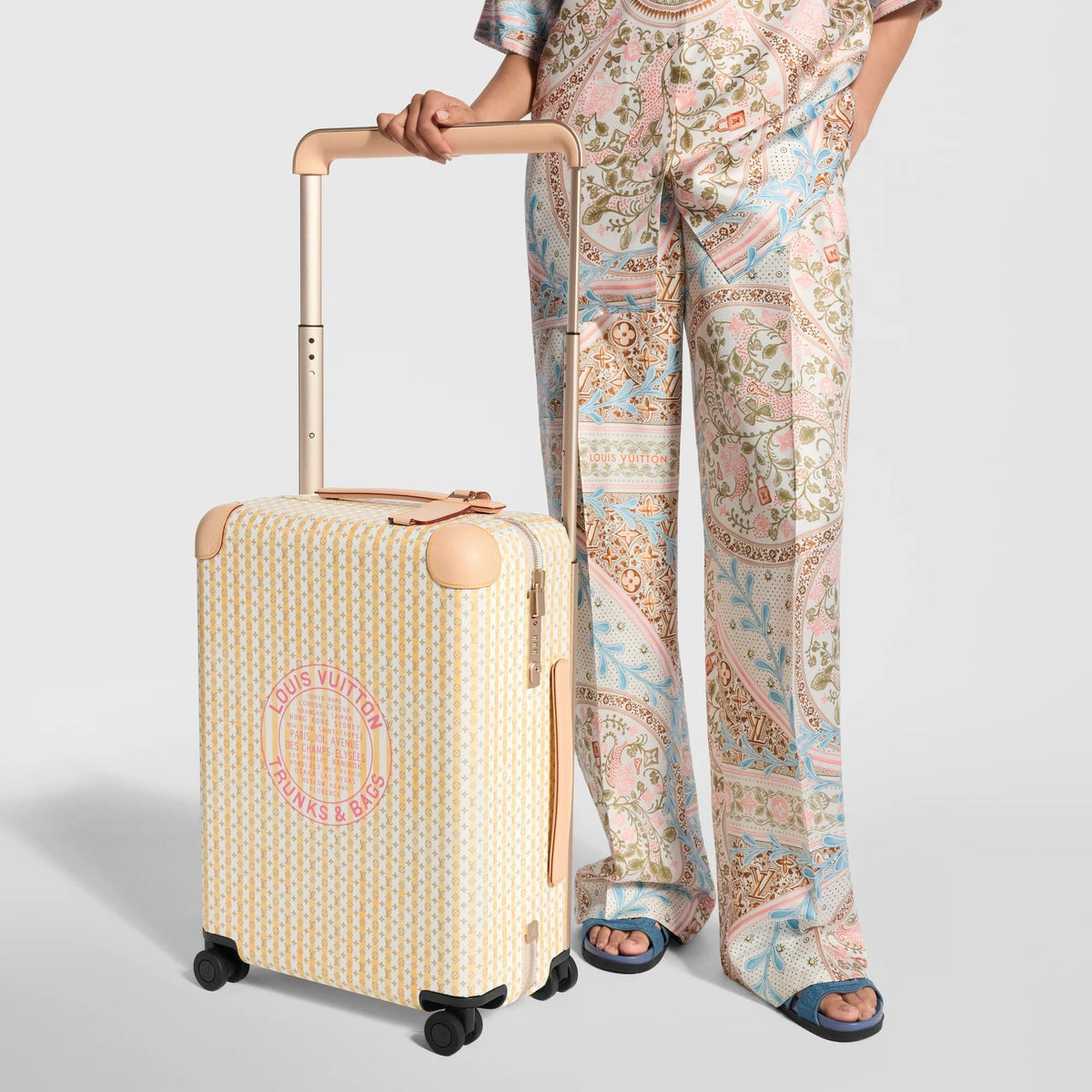 Horizon 55 Rolling Suitcase M28701 Collection