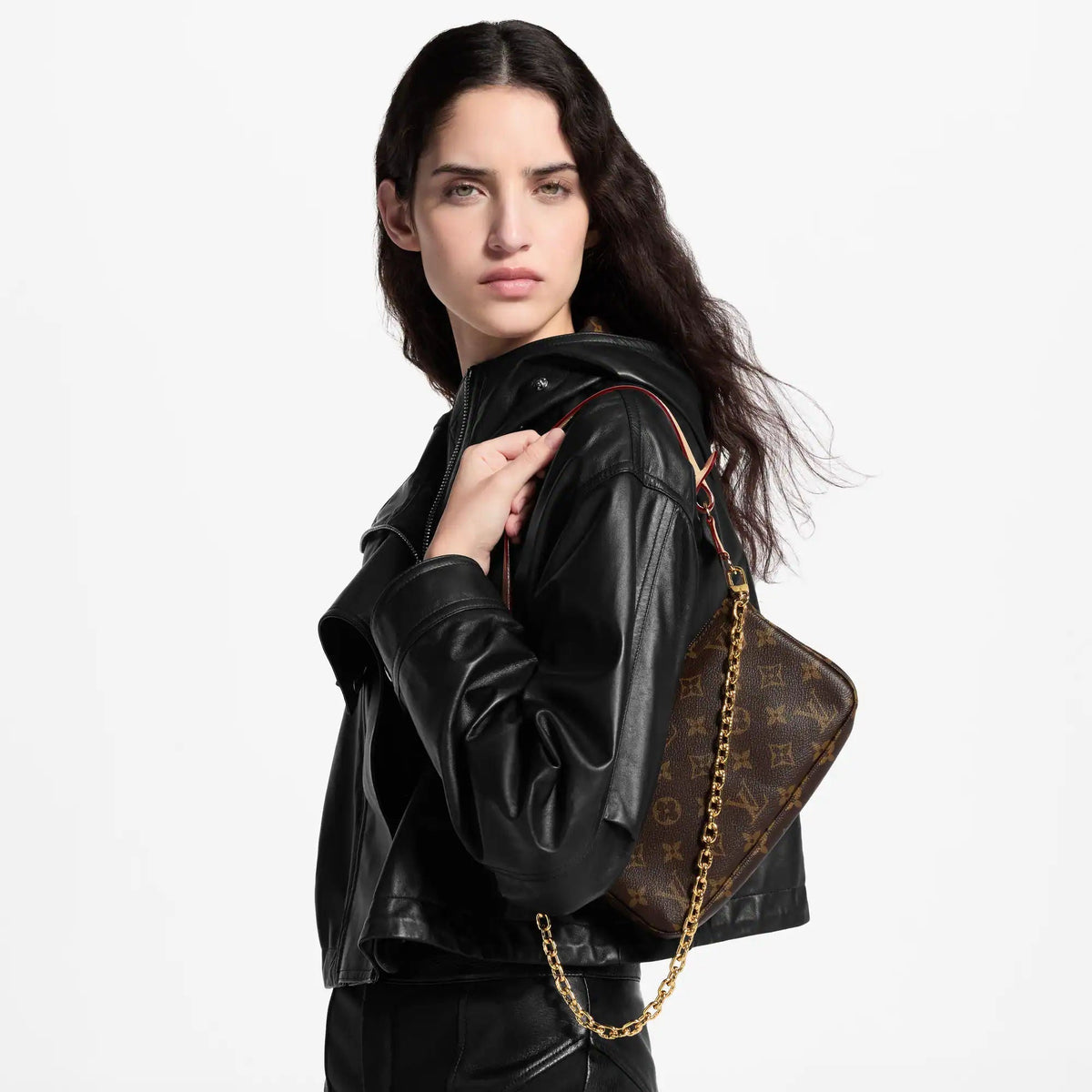 Pochette Accessoires Monogram Canvas Chain Wallet