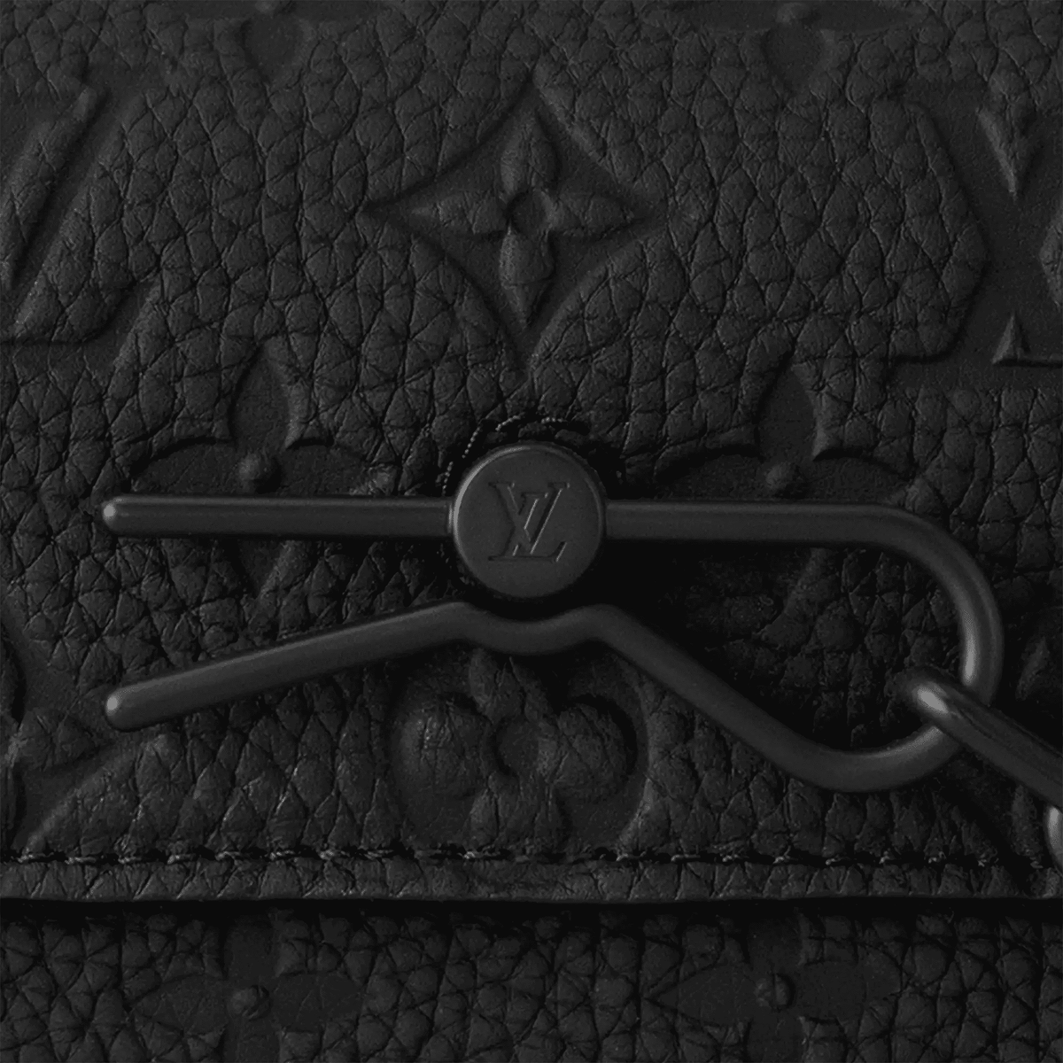 Steamer Wearable Wallet Monogram Black