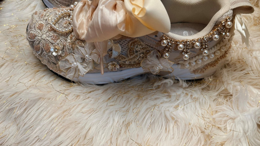 Cream CUSTOM fREESTYLE LACEY sneakers