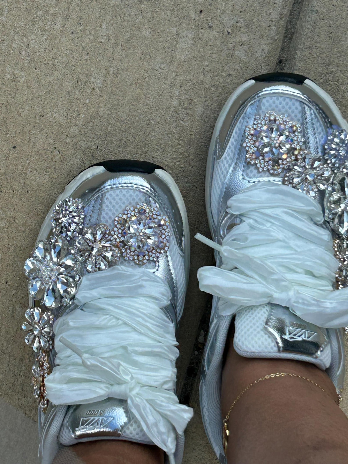 CUSTOM Jewleded women’s sneakers Silver & gold