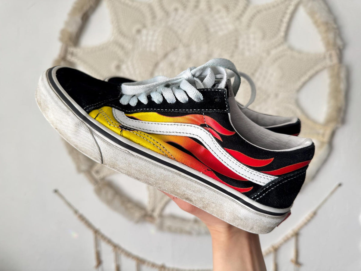 VANS classic sneakers black & white  flame skater Shoes,  Size 38