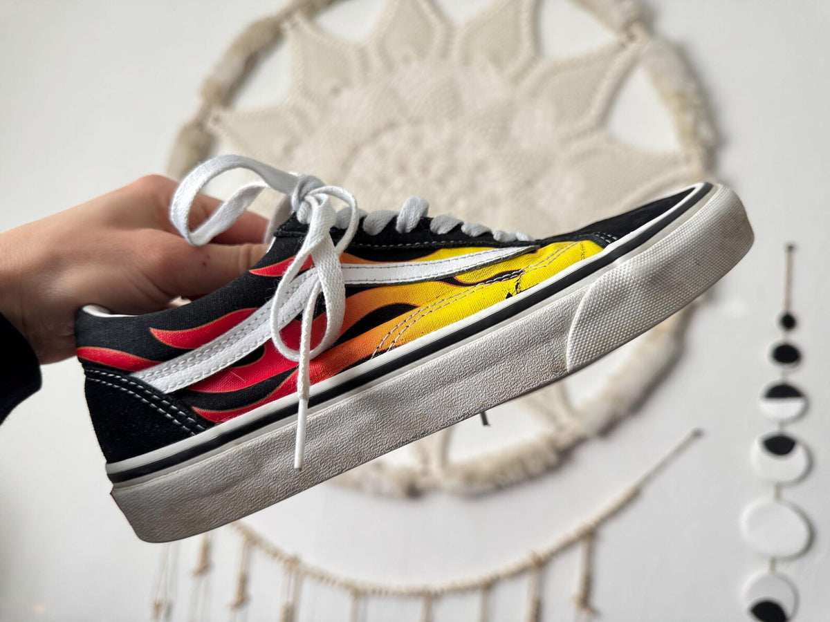 VANS classic sneakers black & white  flame skater Shoes,  Size 38