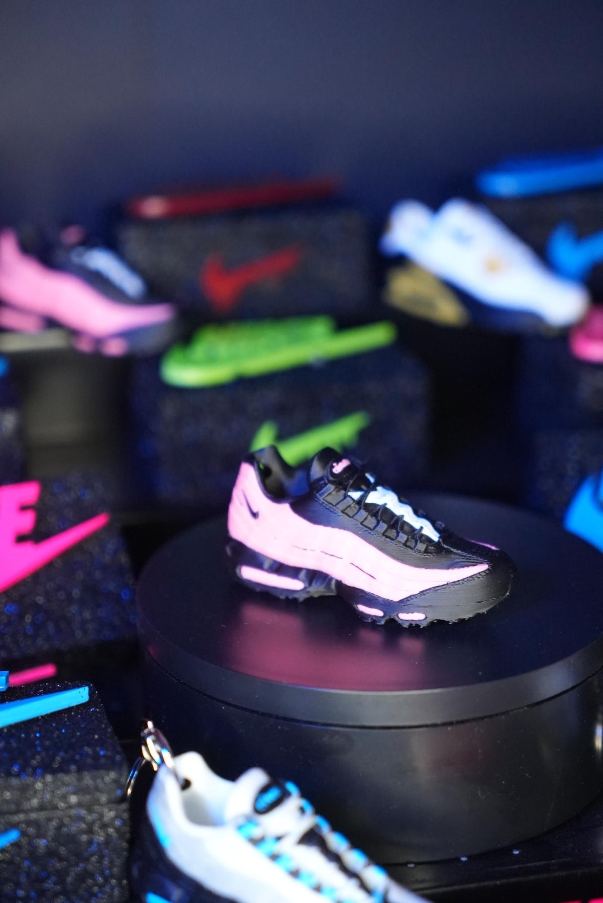 Pink Air Max 95 Keyring + Drip Box – Solid Sneaker Charm