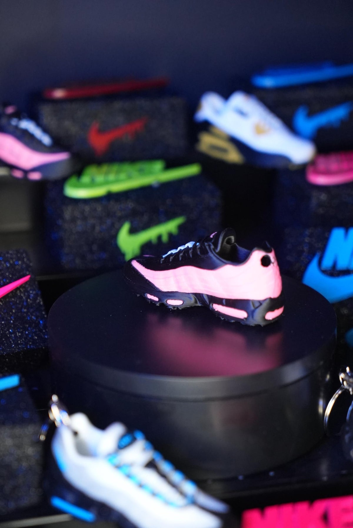 Pink Air Max 95 Keyring + Drip Box – Solid Sneaker Charm