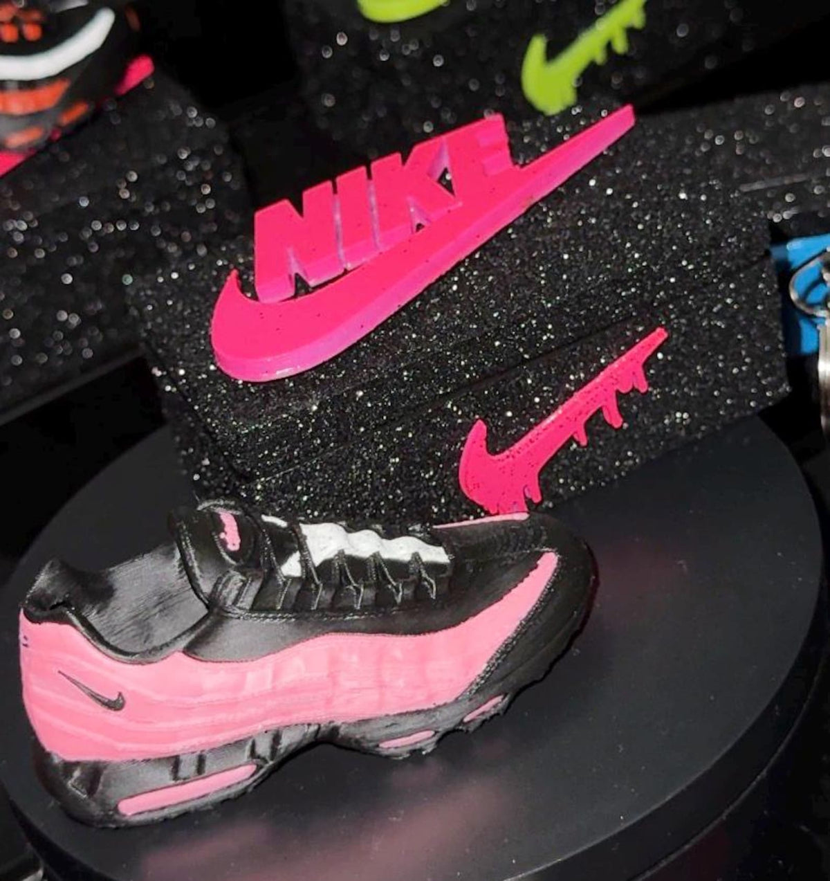 Pink Air Max 95 Keyring + Drip Box – Solid Sneaker Charm