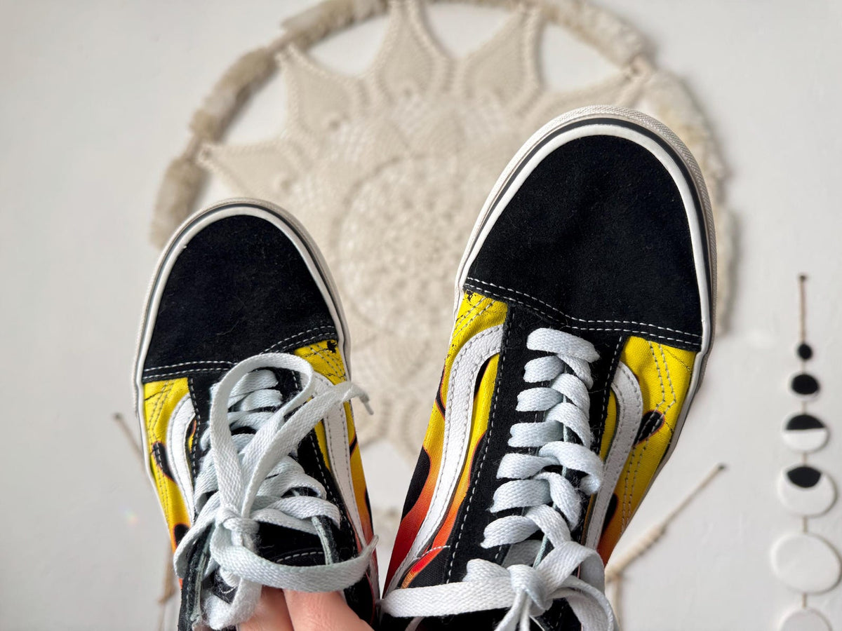 VANS classic sneakers black & white  flame skater Shoes,  Size 38